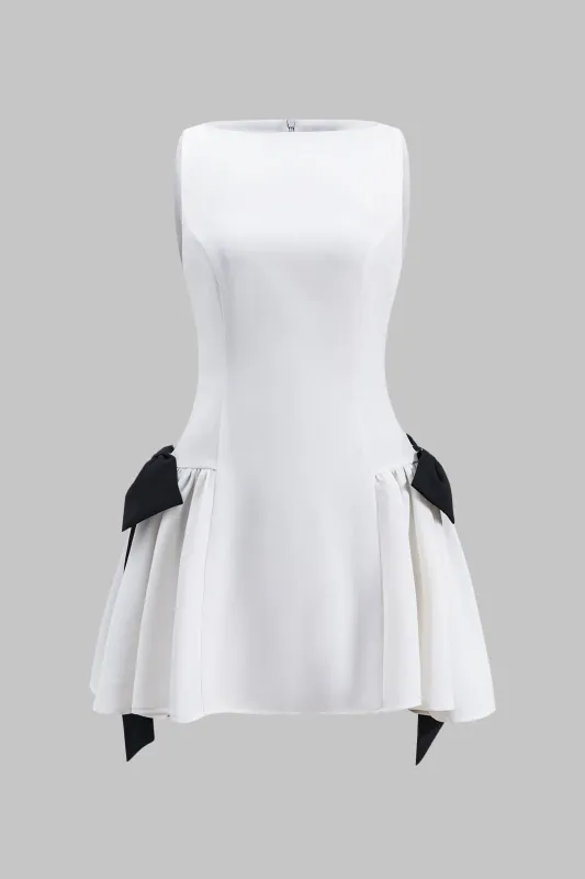 Kontrastbue ruched lappetework lynlås ærmeløs mini kjole sold by Micas