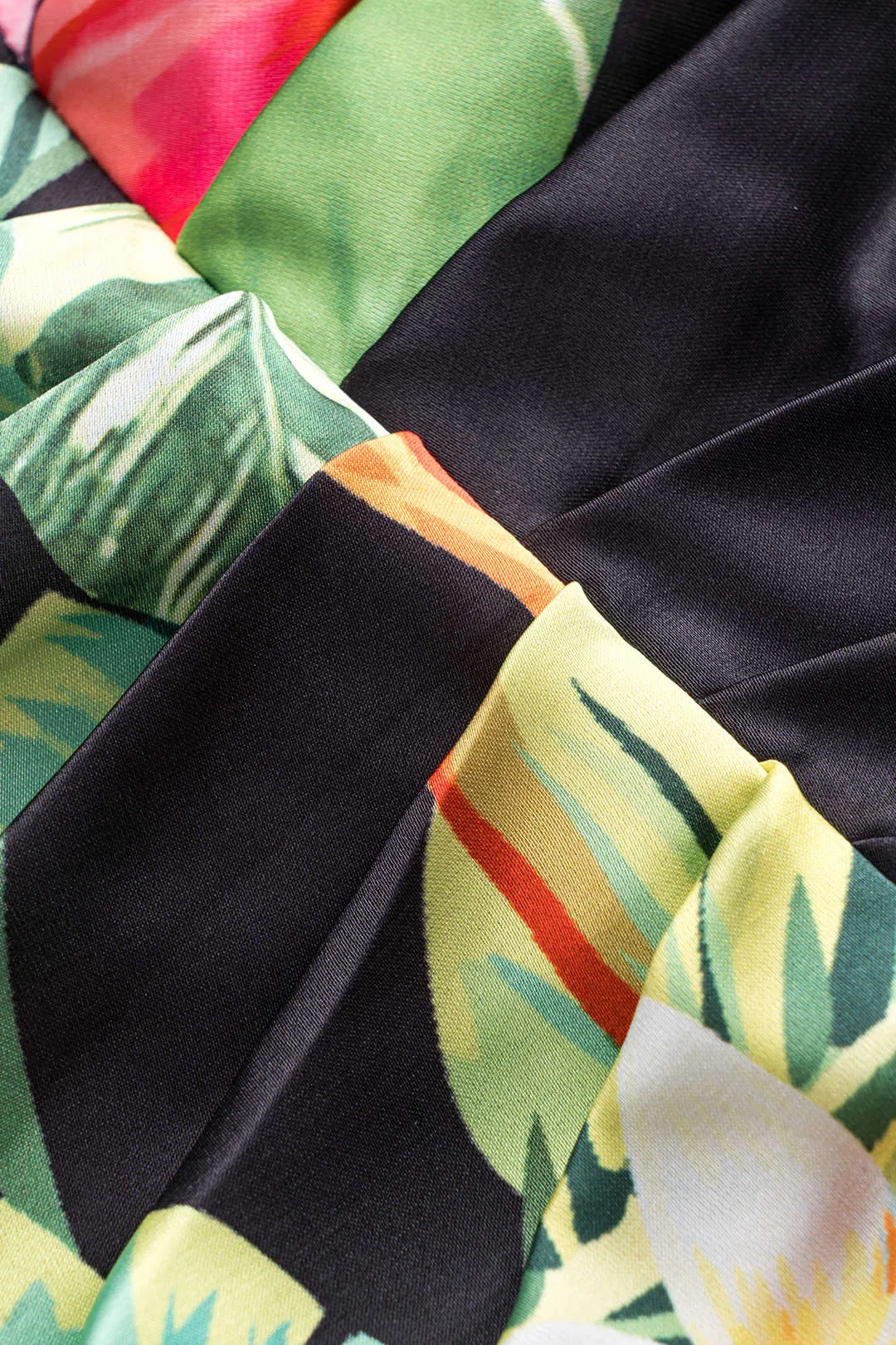 Blomsterprint Satin Ruched lynlås spalte nederdel sold by Micas product image thumbnail 3