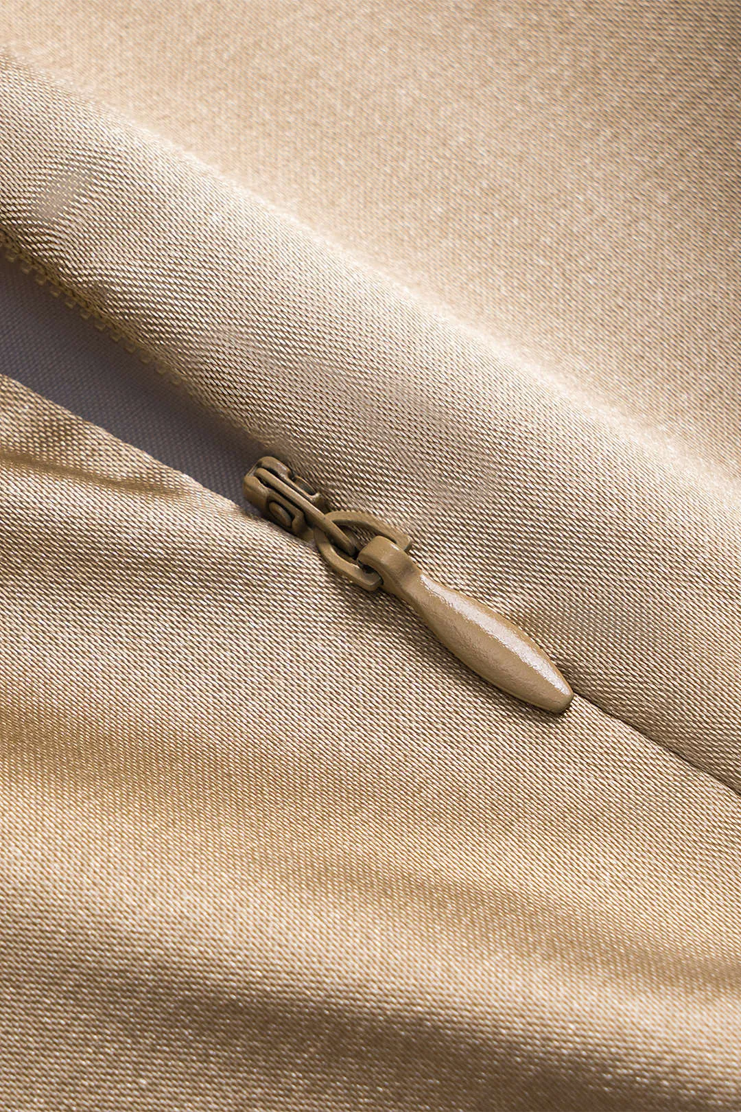 Solid satin lynlås nederdel sold by Micas product image thumbnail 4