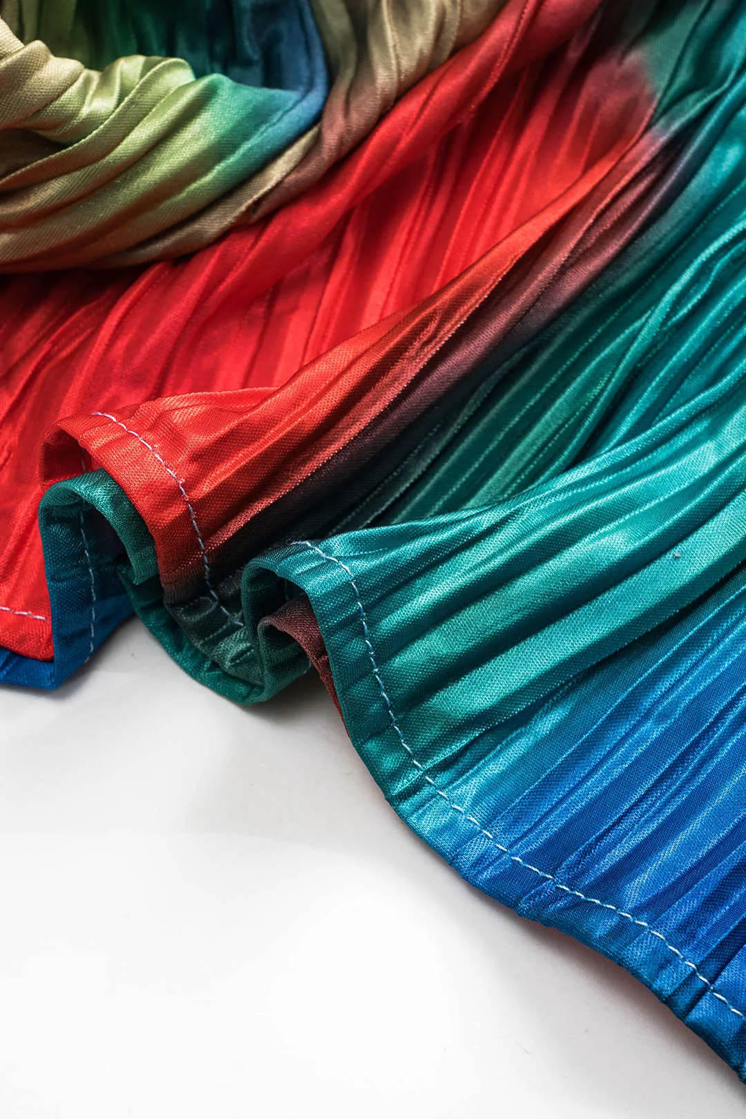 Kontrastprint satin plisseret slip maxi kjole sold by Micas product image thumbnail 5