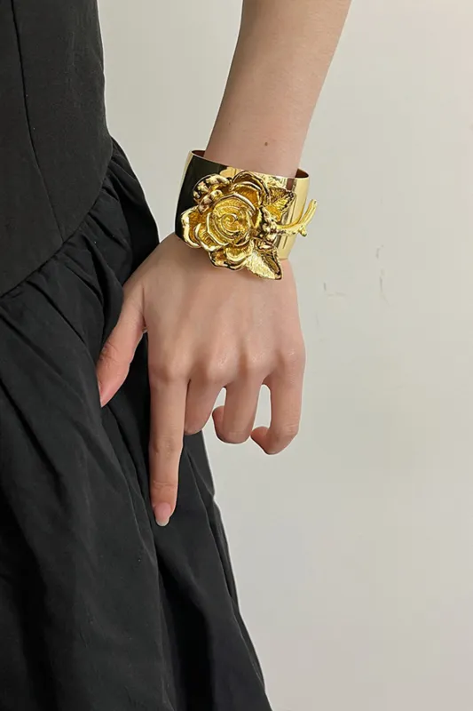 3d blomst åben armbånd sold by Micas