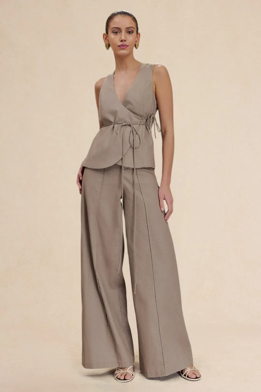 Linned krydsede bindingsvest og bukser sæt sold by Micas