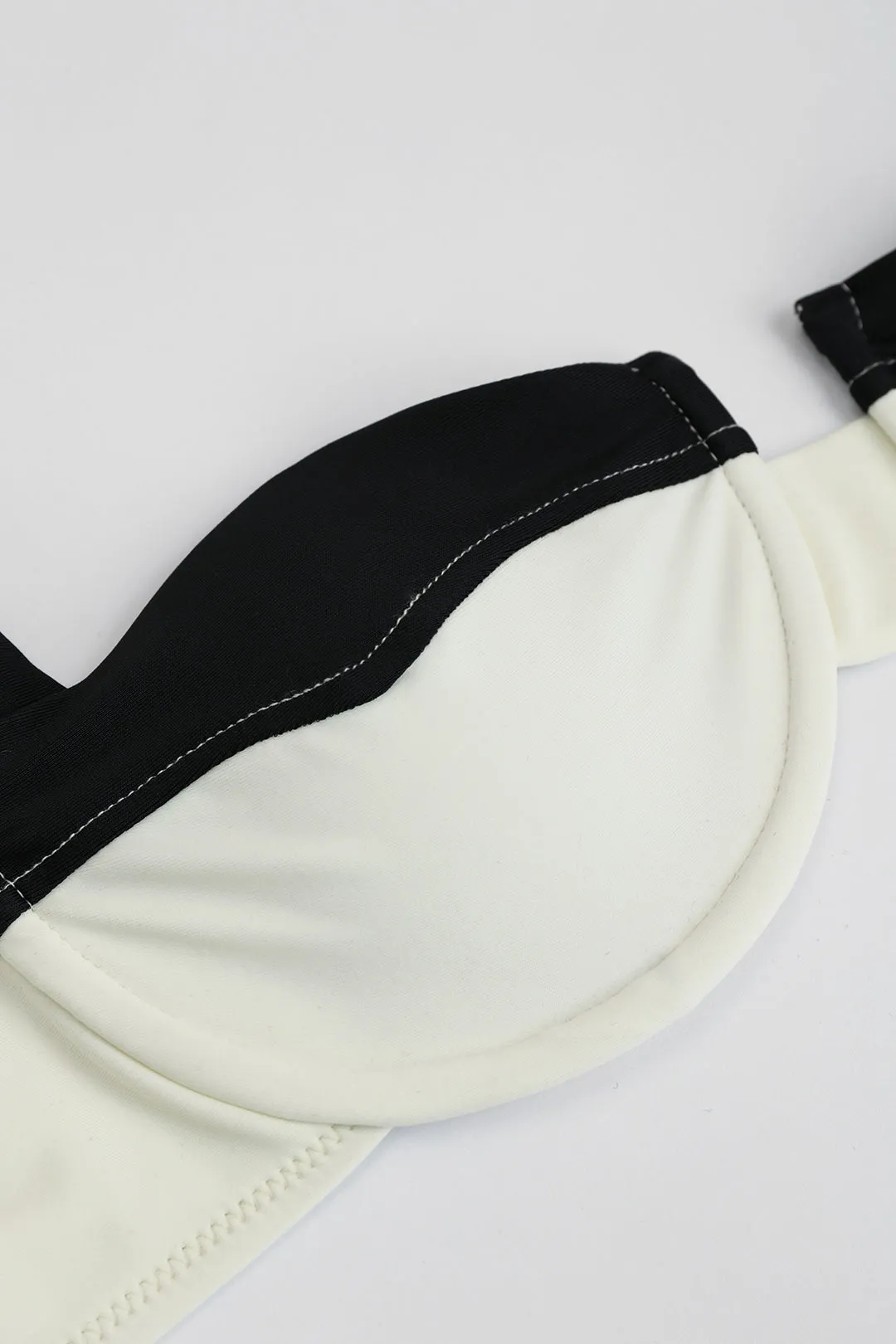 Kontrast Ruched Patchwork Bikini Set sold by Micas product image thumbnail 4