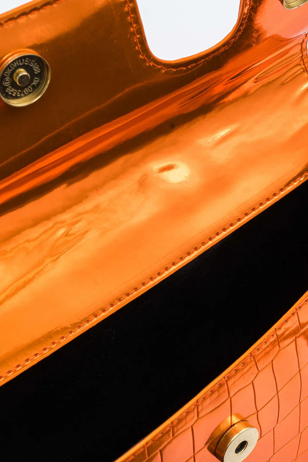 Lakoverfladehåndholdt skuldertaske sold by Micas product image thumbnail 4