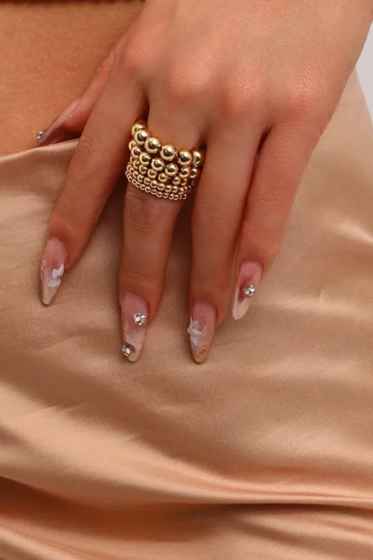 Metalgeometrisk beaded form ring sold by Micas