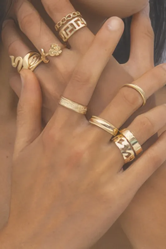 Metalgeometrisk ring sold by Micas