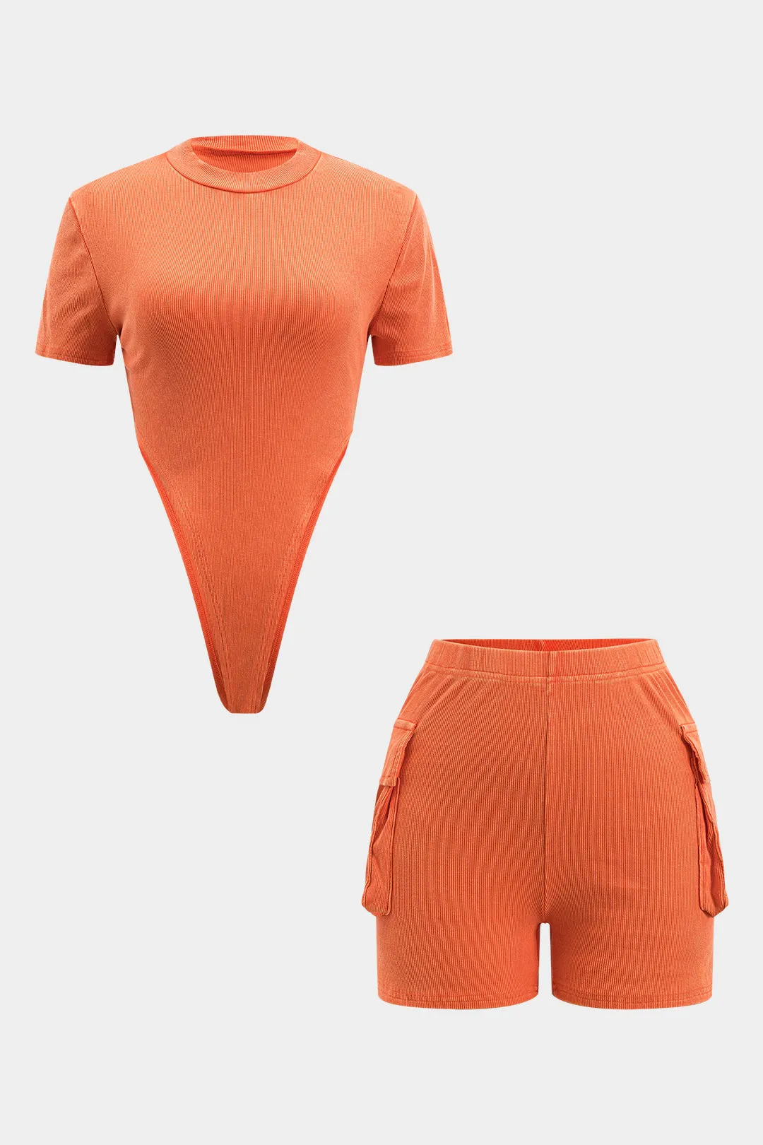 Kortærmet bodysuit og lomme detaljerede shorts sæt sold by Micas