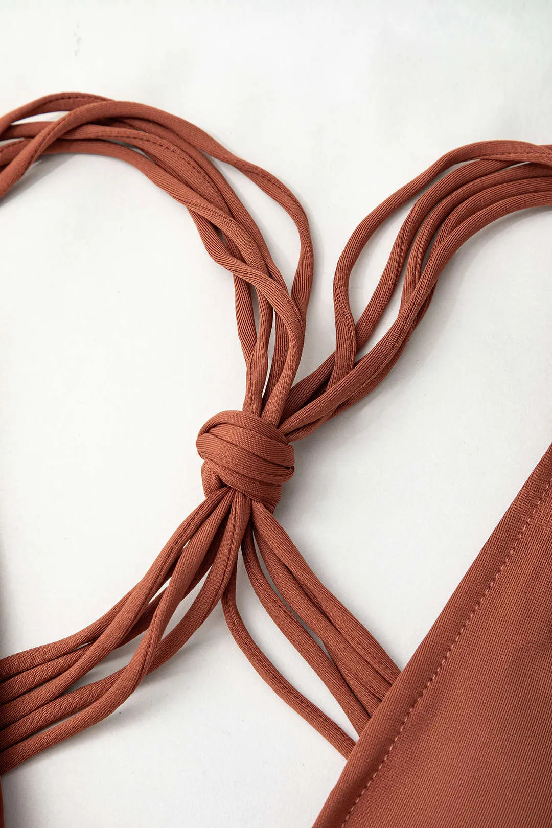 Krydsede knude udskåret bagløst badedragt i ét stykke sold by Micas product image thumbnail 3