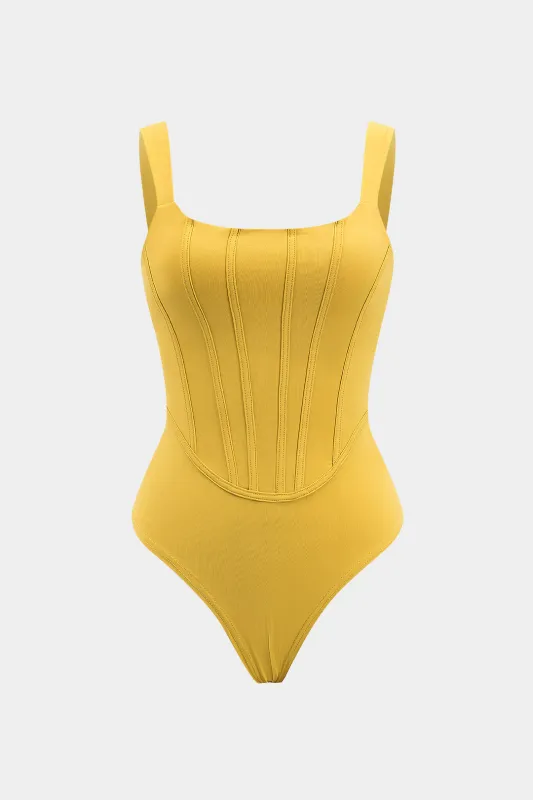 Grundlæggende ærmeløs korset bodysuit sold by Micas