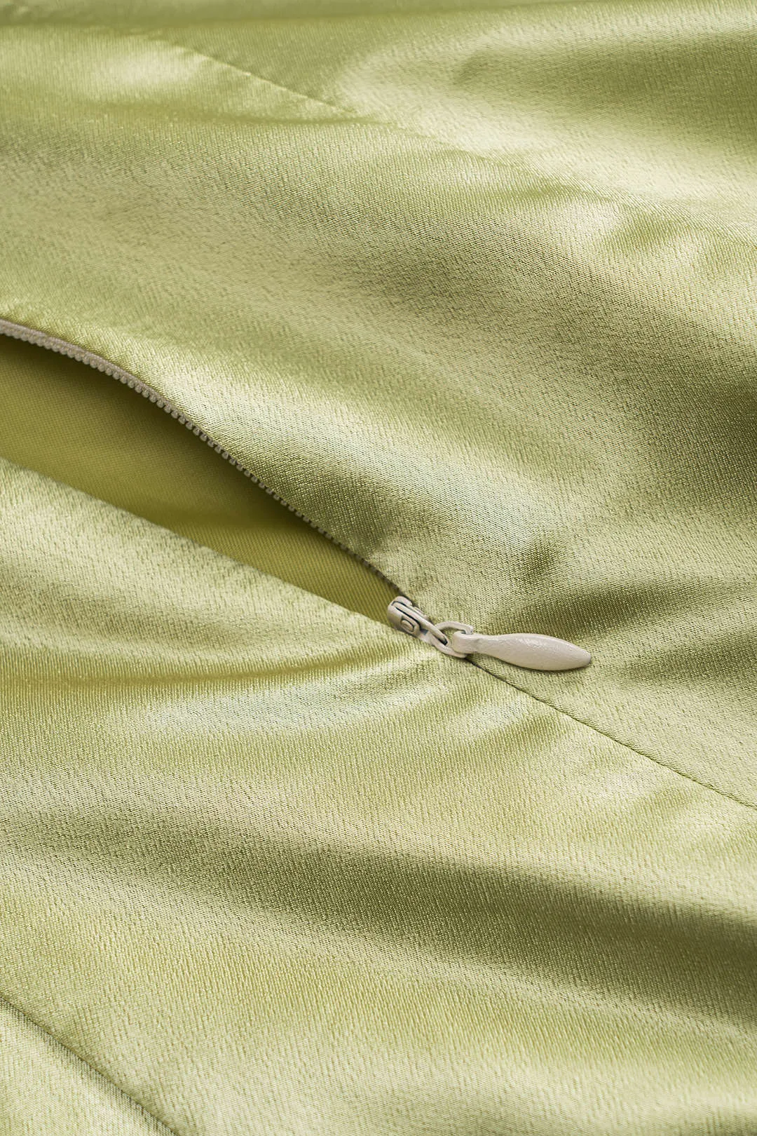 Satin rygfri plisseret ærmeløs mini kjole sold by Micas product image thumbnail 5