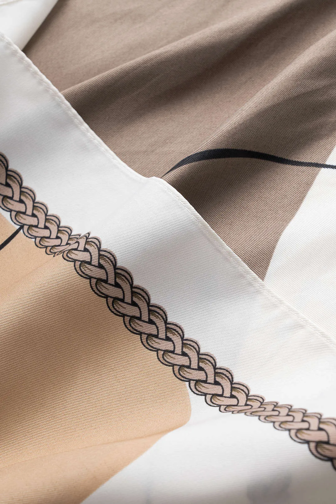 Geometrisk mønster tørklæde sold by Micas product image thumbnail 3