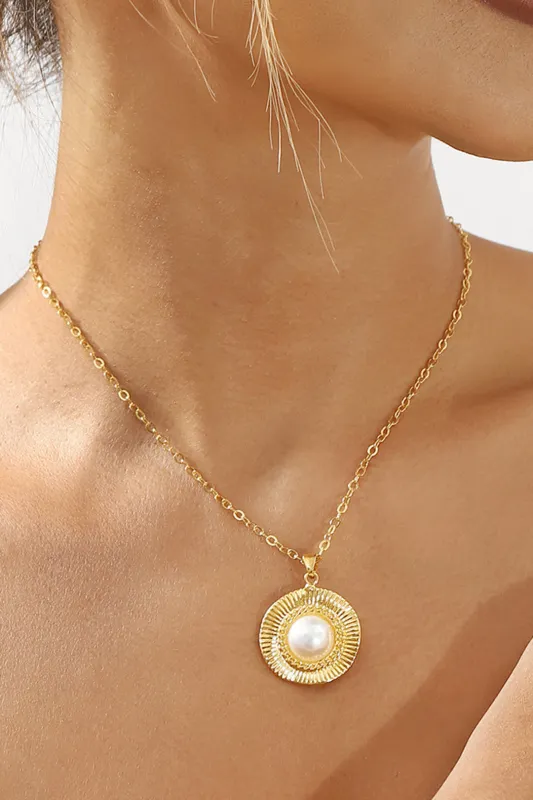 Pearl geometrisk halskæde sold by Micas