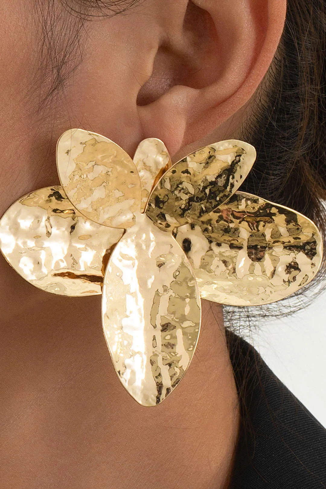 Metal overdrevne uregelmæssige øreringe sold by Micas