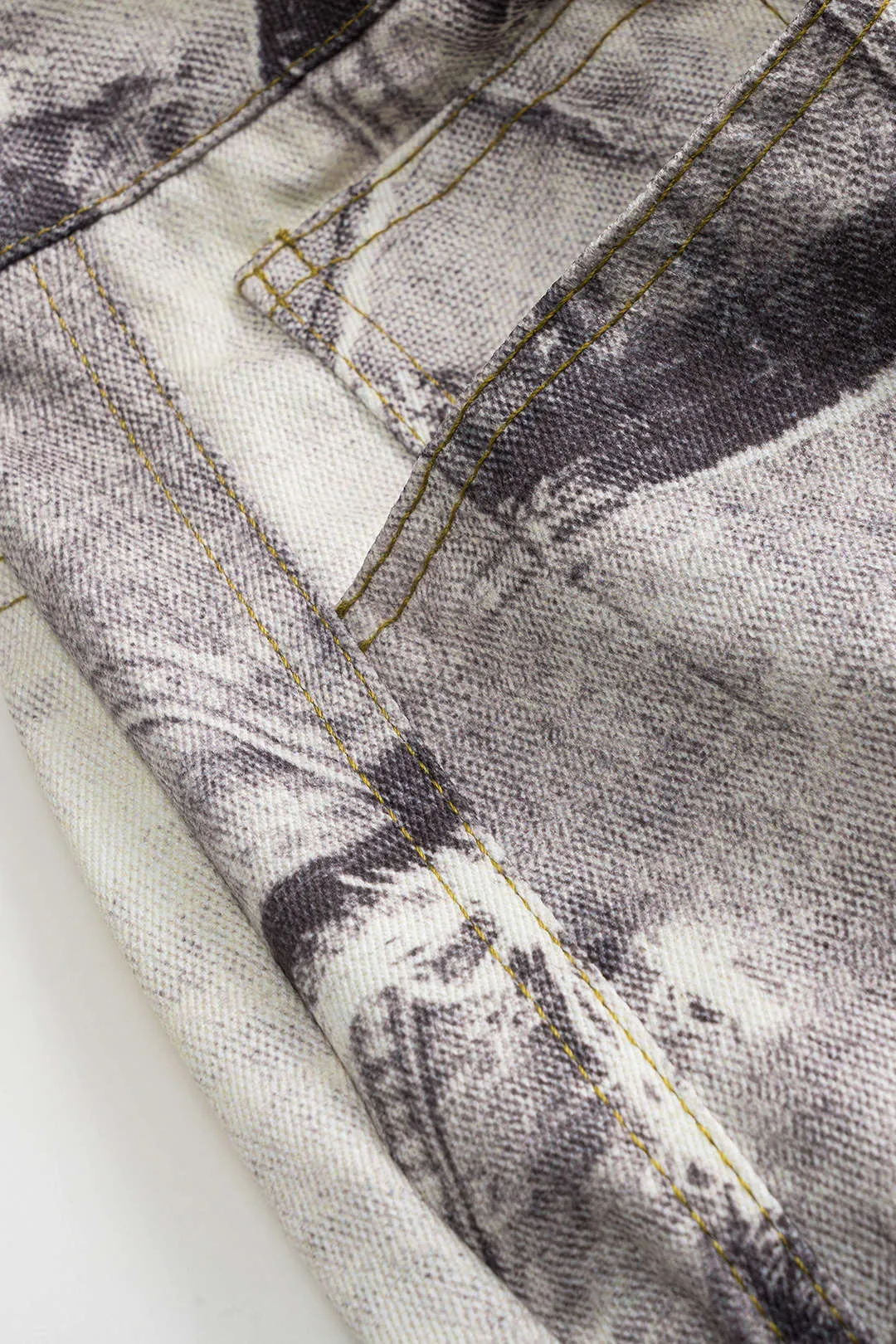 Abstrakt print knapede lomme tønde bukser sold by Micas product image thumbnail 4