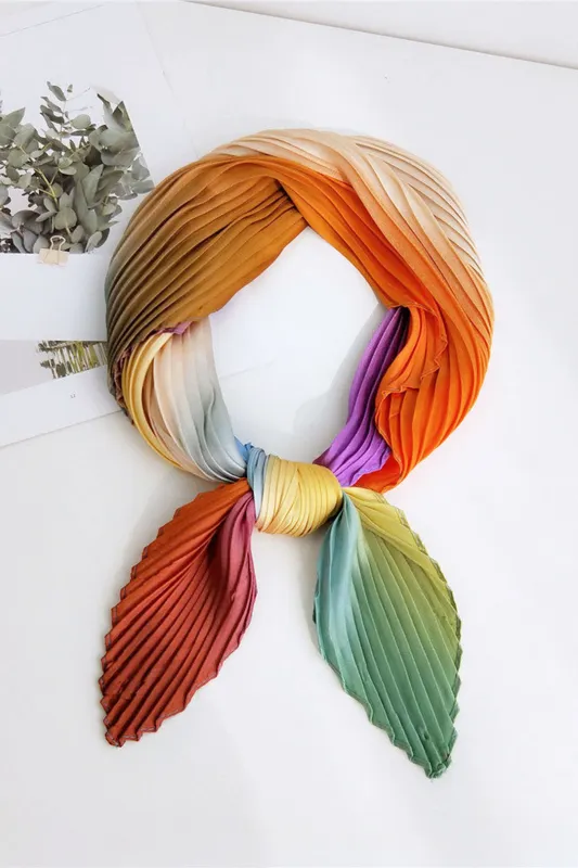 Ombre plisset tørklæde sold by Micas