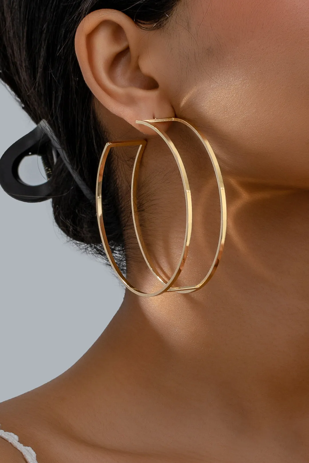 Firkantet stor bøjleørering sold by Micas