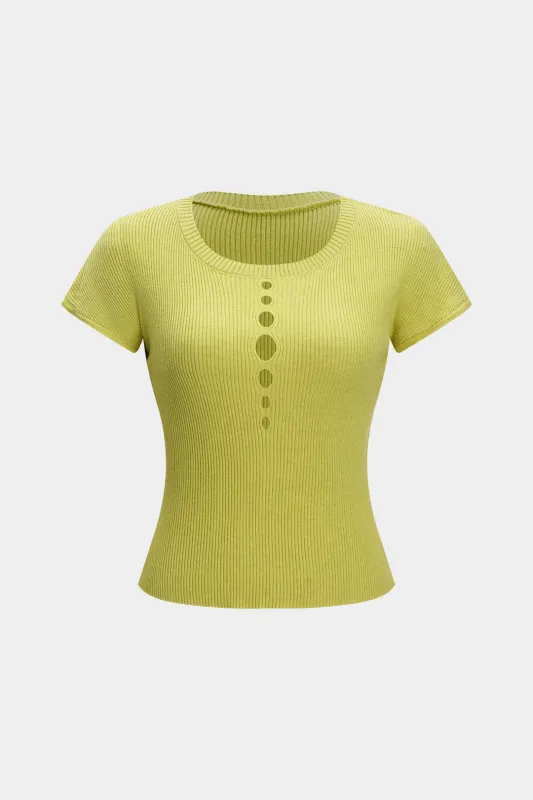 Strik hul ud af kortærmet top sold by Micas