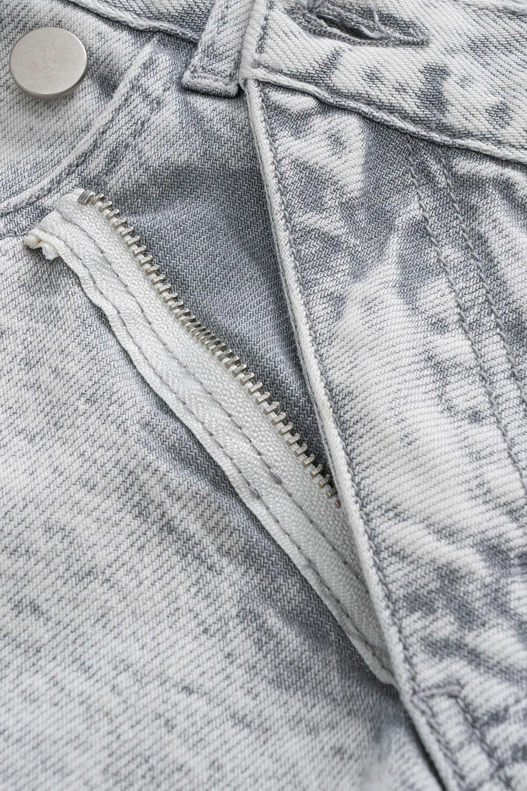 Denim flossede krydsede shorts sold by Micas product image thumbnail 3