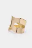 Shell mønster vidt åbent armbånd sold by Micas