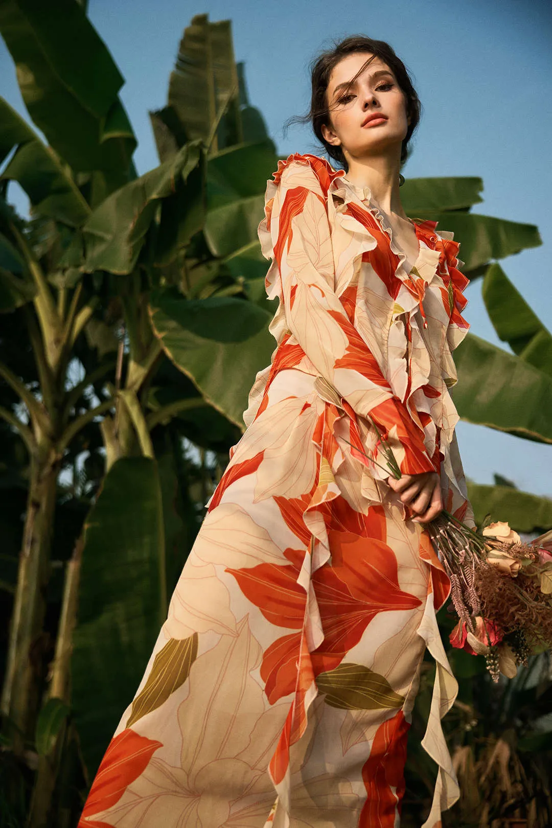 Chiffon forlader mønster v-hals ruffle langærmet top og spalte nederdel sæt sold by Micas