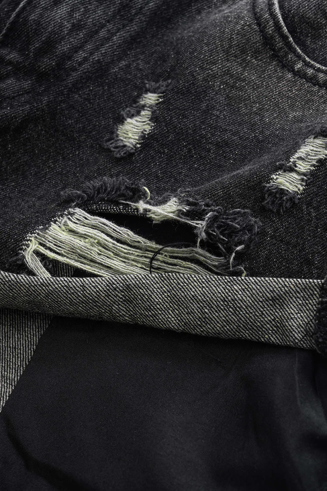 Denim nødlidende flosset hem revet shorts sold by Micas product image thumbnail 4