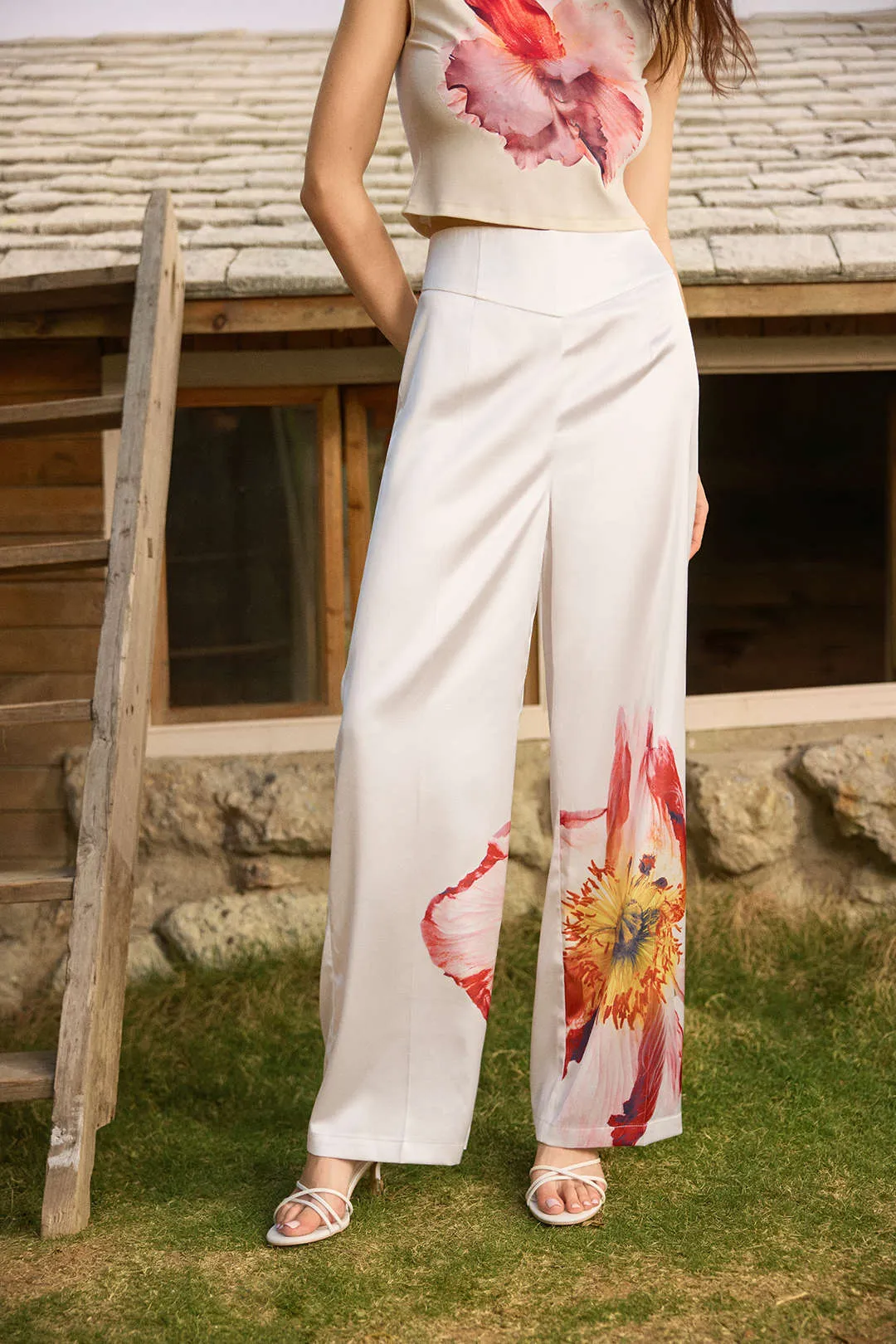 Satin blomster mønster høje talje bukser sold by Micas