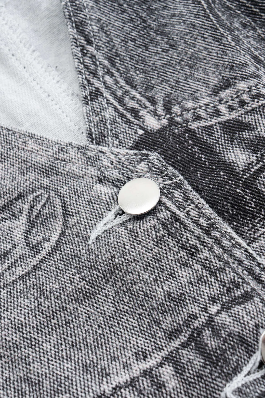 Denim v-hals falske lommer vest sold by Micas product image thumbnail 3