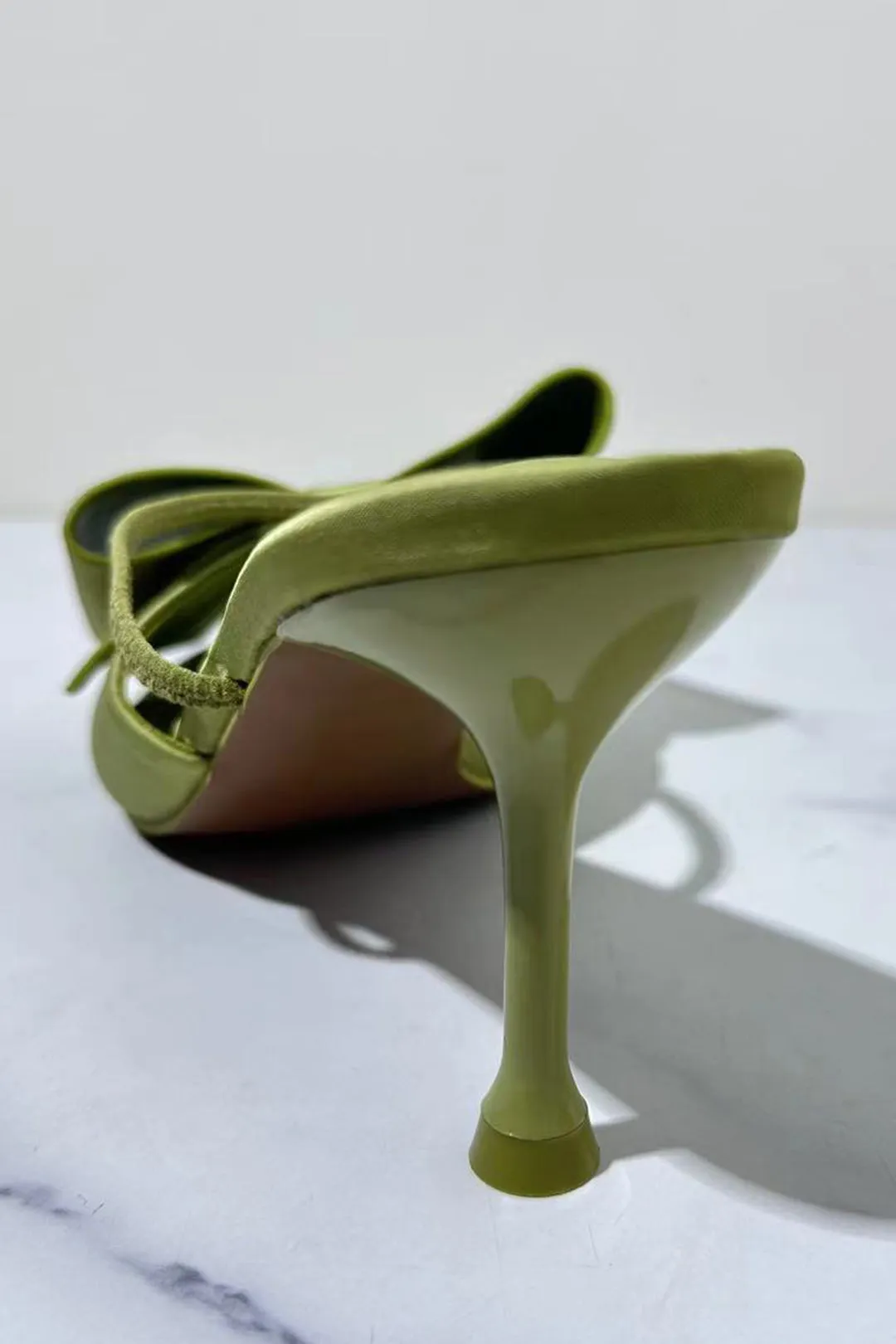 Faux læder sommerfugl pegede hæle sold by Micas product image thumbnail 4