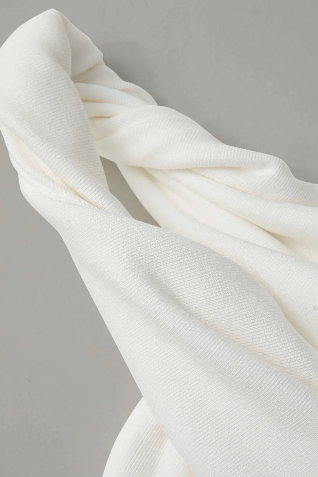 Plus størrelse asymmetrisk twist knude t-shirt sold by Micas product image thumbnail 3