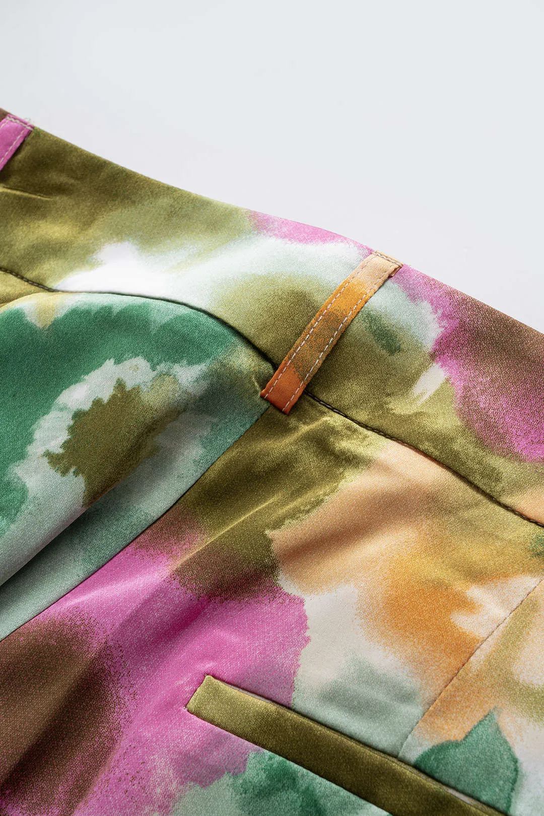 Abstrakt print satin høj talje brede ben bukser sold by Micas product image thumbnail 5