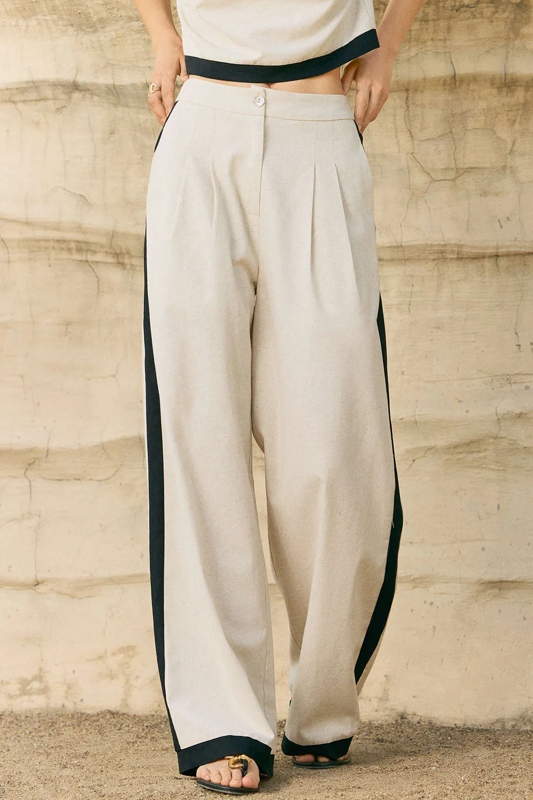 Linnedkontrast tank top og høj talje brede ben bukser sæt sold by Micas product image thumbnail 4