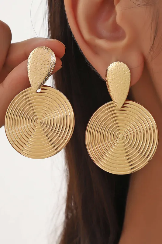 Metalliske snoede geometriske øreringe sold by Micas