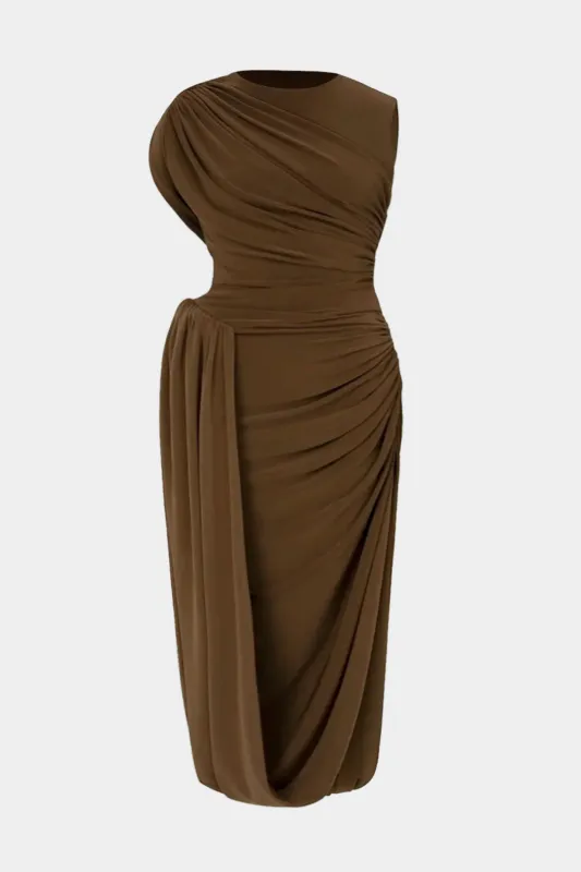 Plus størrelse ruched asymmetrisk ærmeløs midi kjole sold by Micas