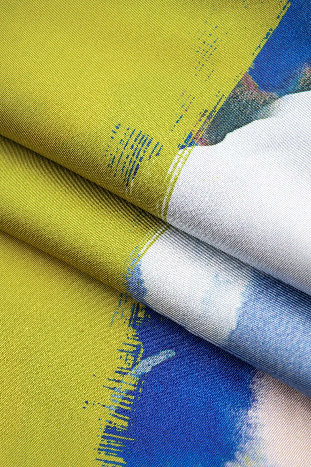 Abstrakt print satin asymmetrisk kortærmet maxi kjole sold by Micas product image thumbnail 3