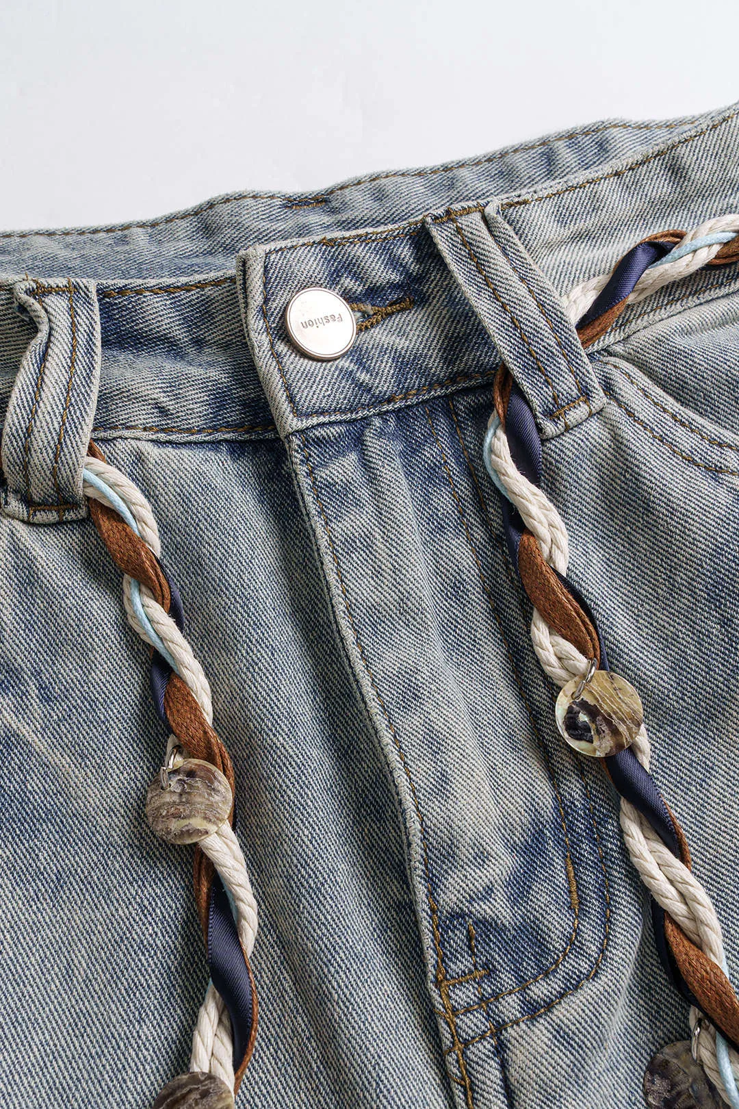 Denim rippede lommehorts med bælte sold by Micas product image thumbnail 3