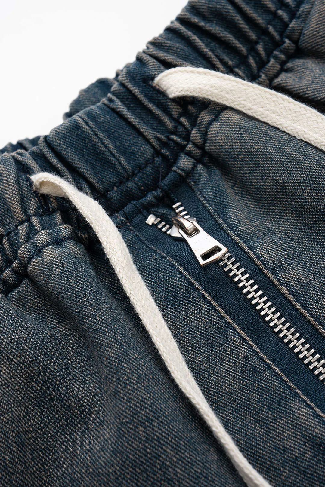 Denimtrækkede lommehorts sold by Micas product image thumbnail 3