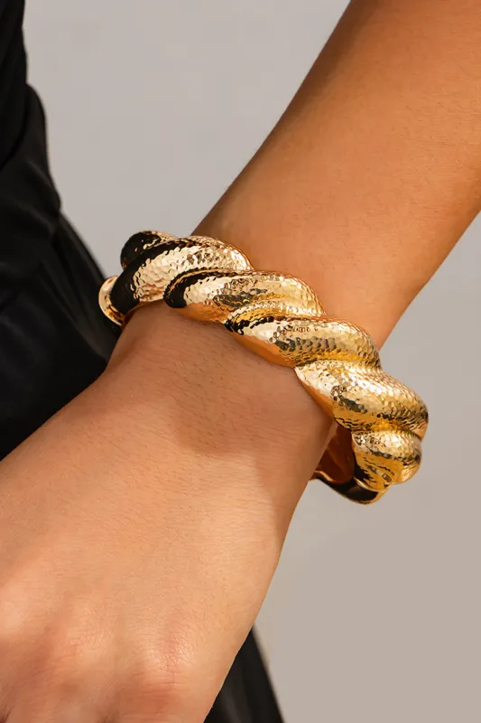 Fletning metallisk armbånd sold by Micas