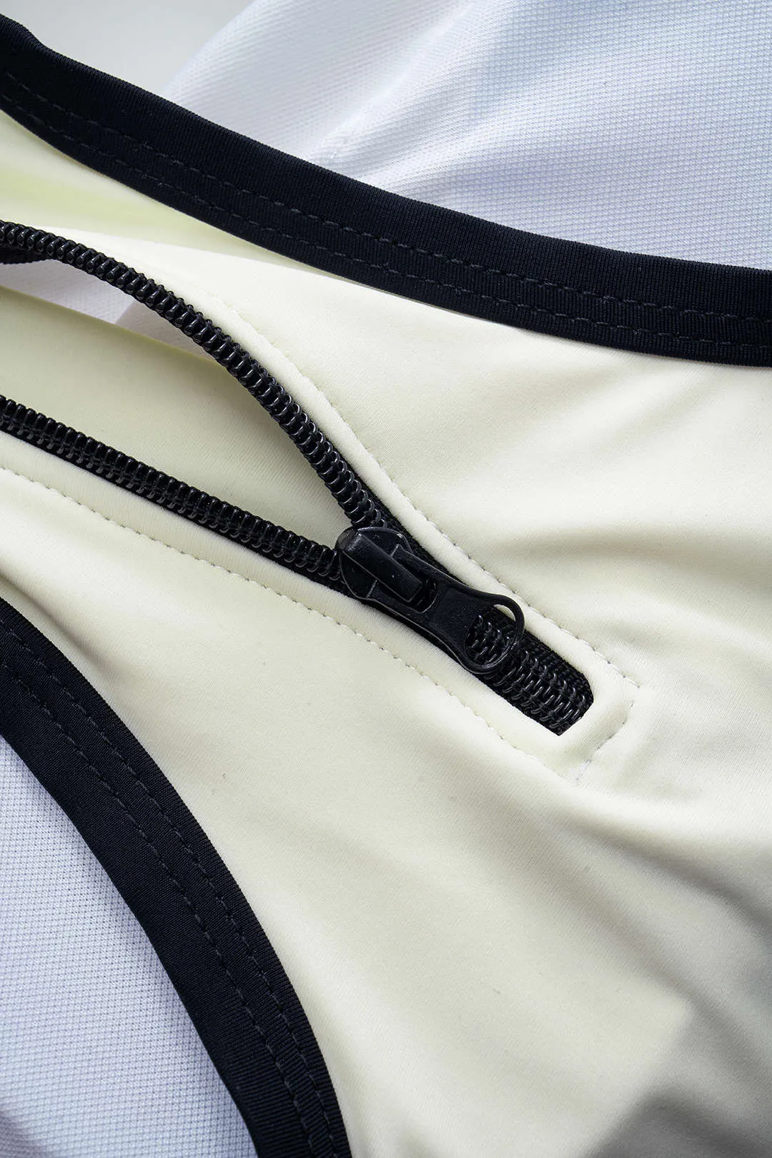 Kontrast lynlås mave kontrol i ét stykke badedragt sold by Micas product image thumbnail 4