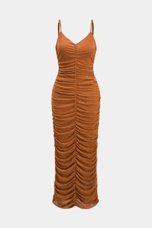 Mesh Ruched Slip ærmeløs Midi -kjole sold by Micas