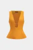 Linned udskåret v-hals tank top sold by Micas
