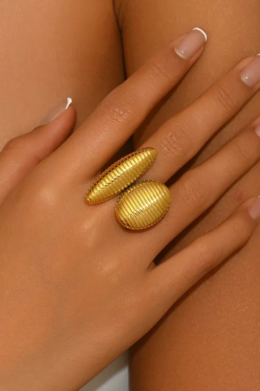 Geometrisk stribet justerbar oval ring sold by Micas