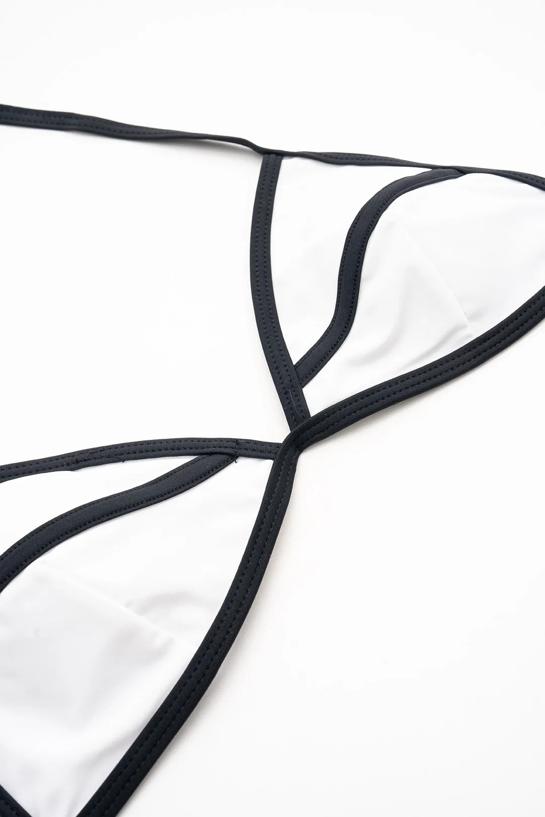 Kontrastbindende trestykke bikini-sæt sold by Micas product image thumbnail 3