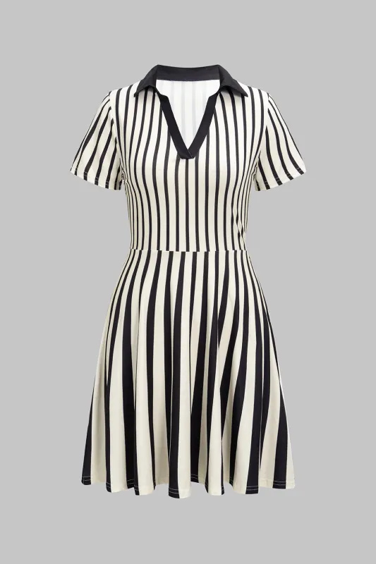 Stripes Print V-hals kortærmet mini kjole sold by Micas