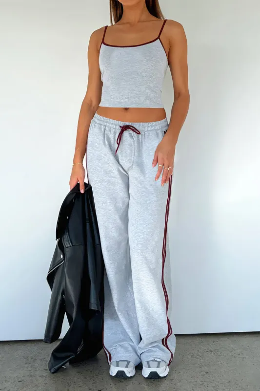 Kontrast cami top og bukser sæt sold by Micas