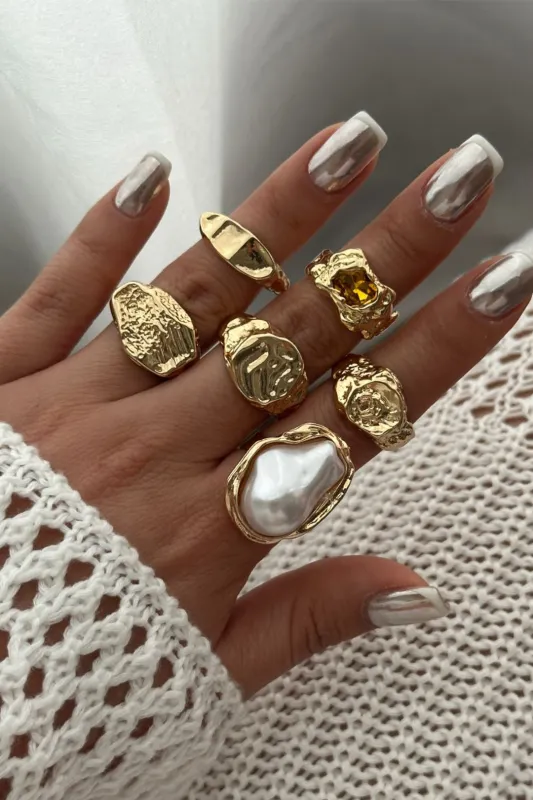 Diamond Retro Flower Ring sold by Micas