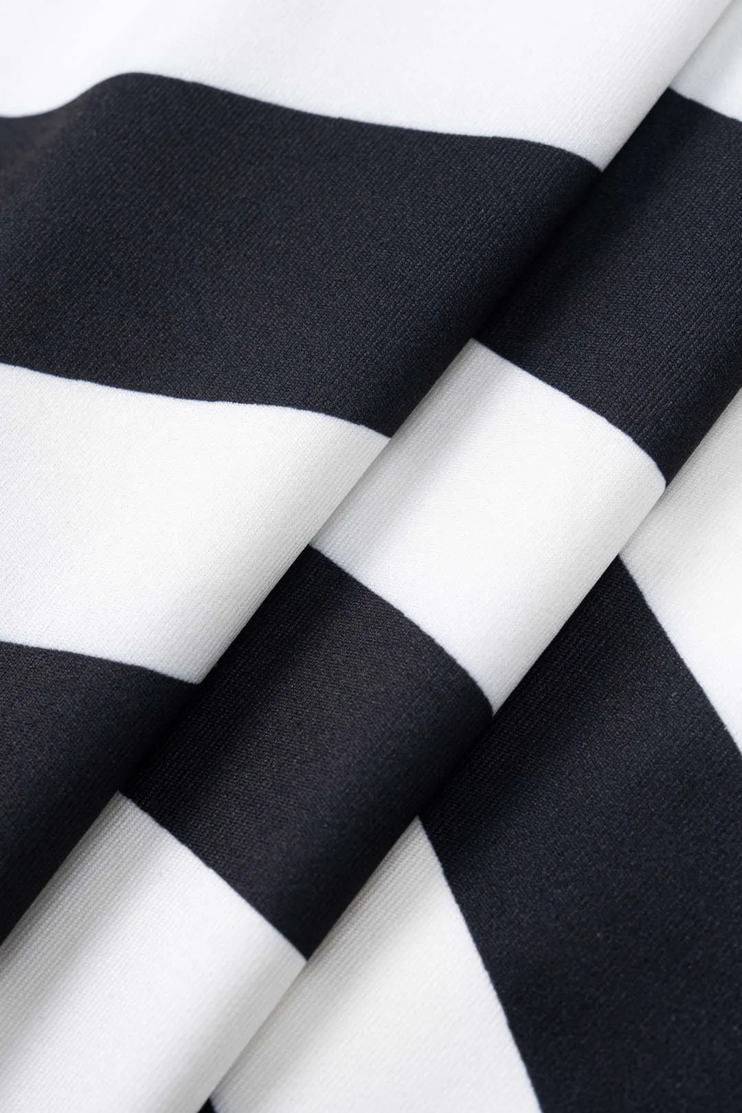 Contrast Print Retro Metallic Button Tank Top And Binding Skirt Set sold by Micas product image thumbnail 4