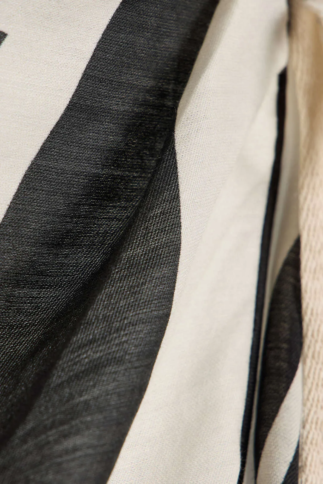 Kontrast print slips foran nederdel sold by Micas product image thumbnail 2