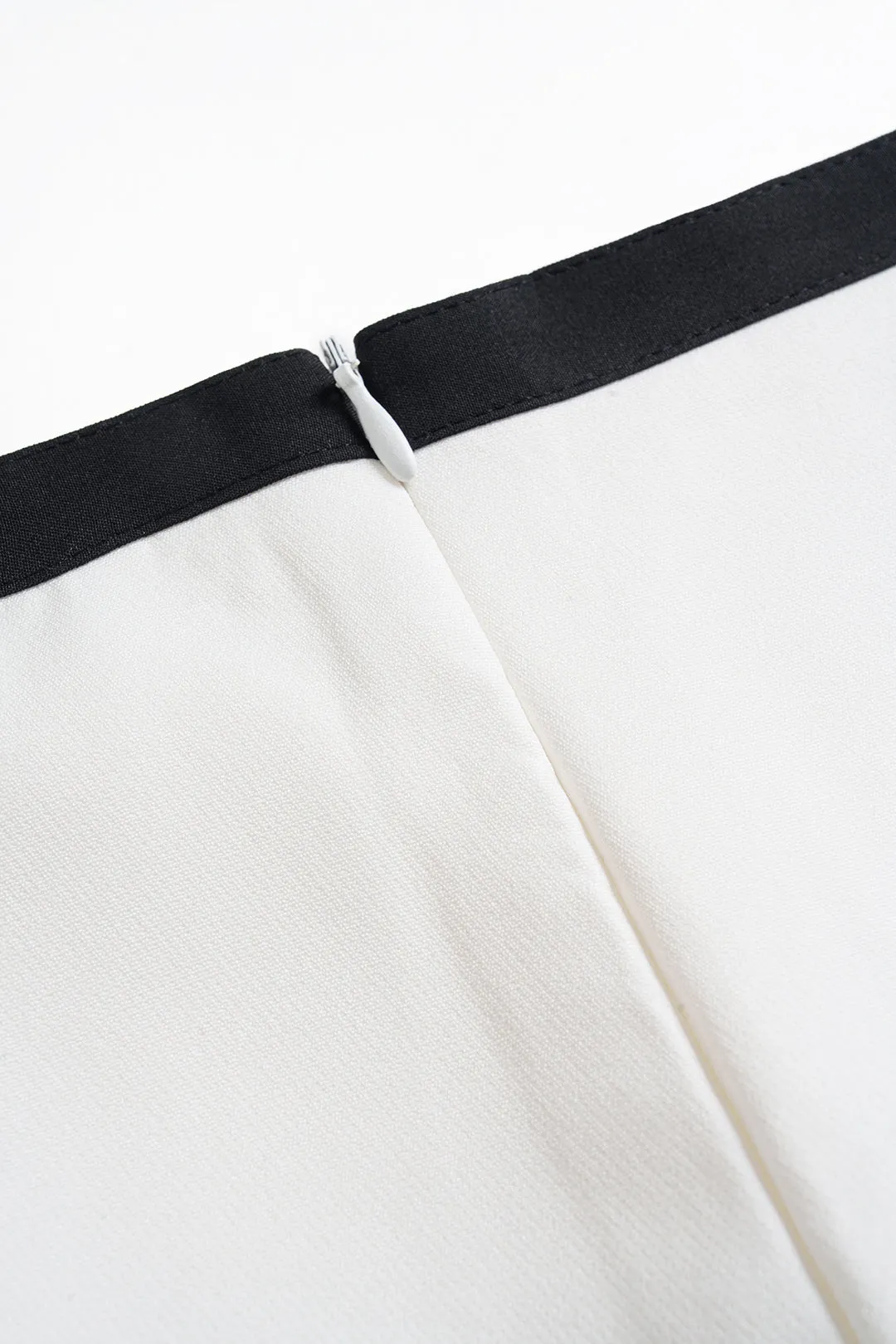 Contrast Pipiing High Waist Zipper Shorts sold by Micas product image thumbnail 3