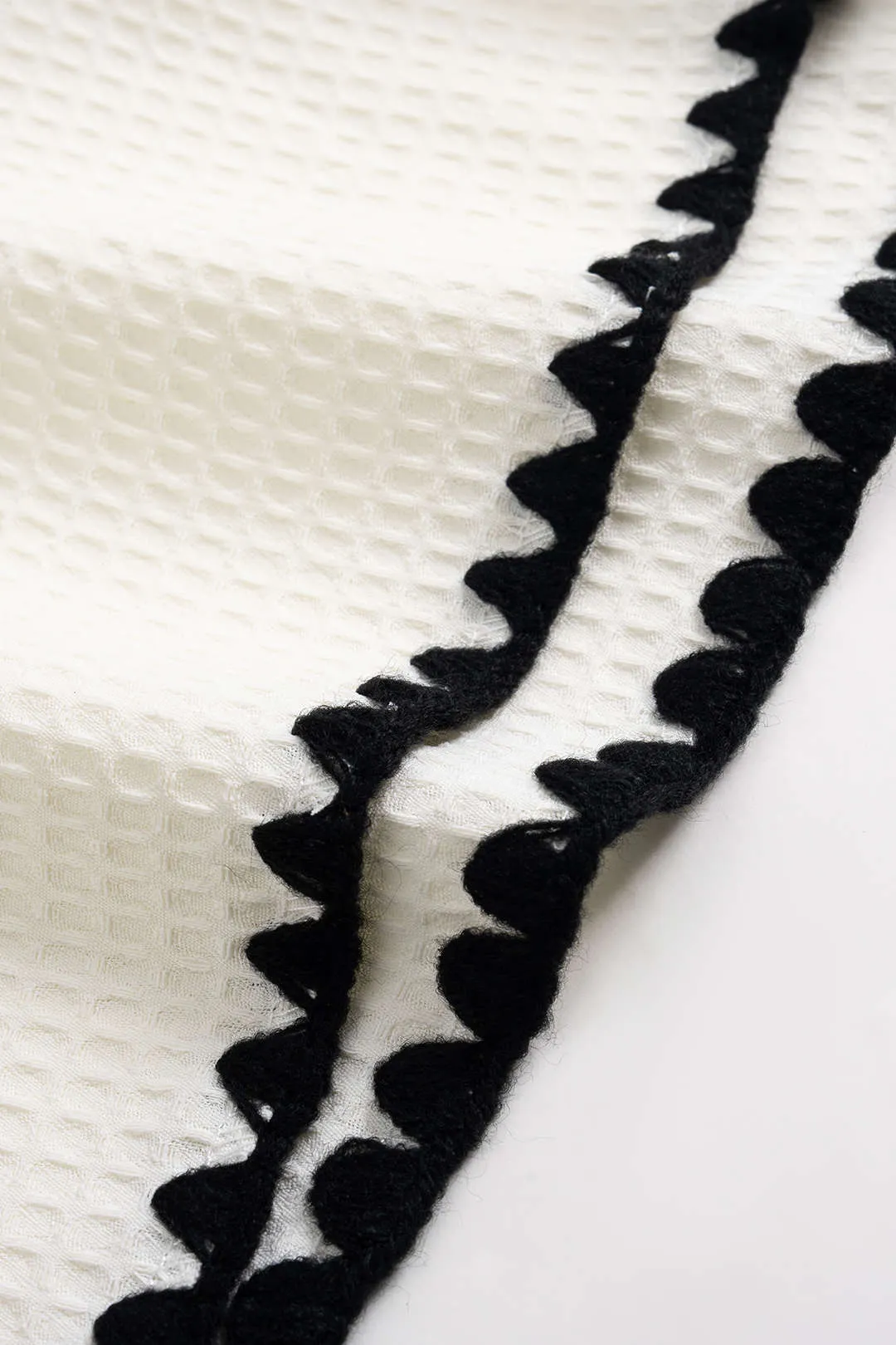 Texture Color-Block Piping Shorts sold by Micas product image thumbnail 3