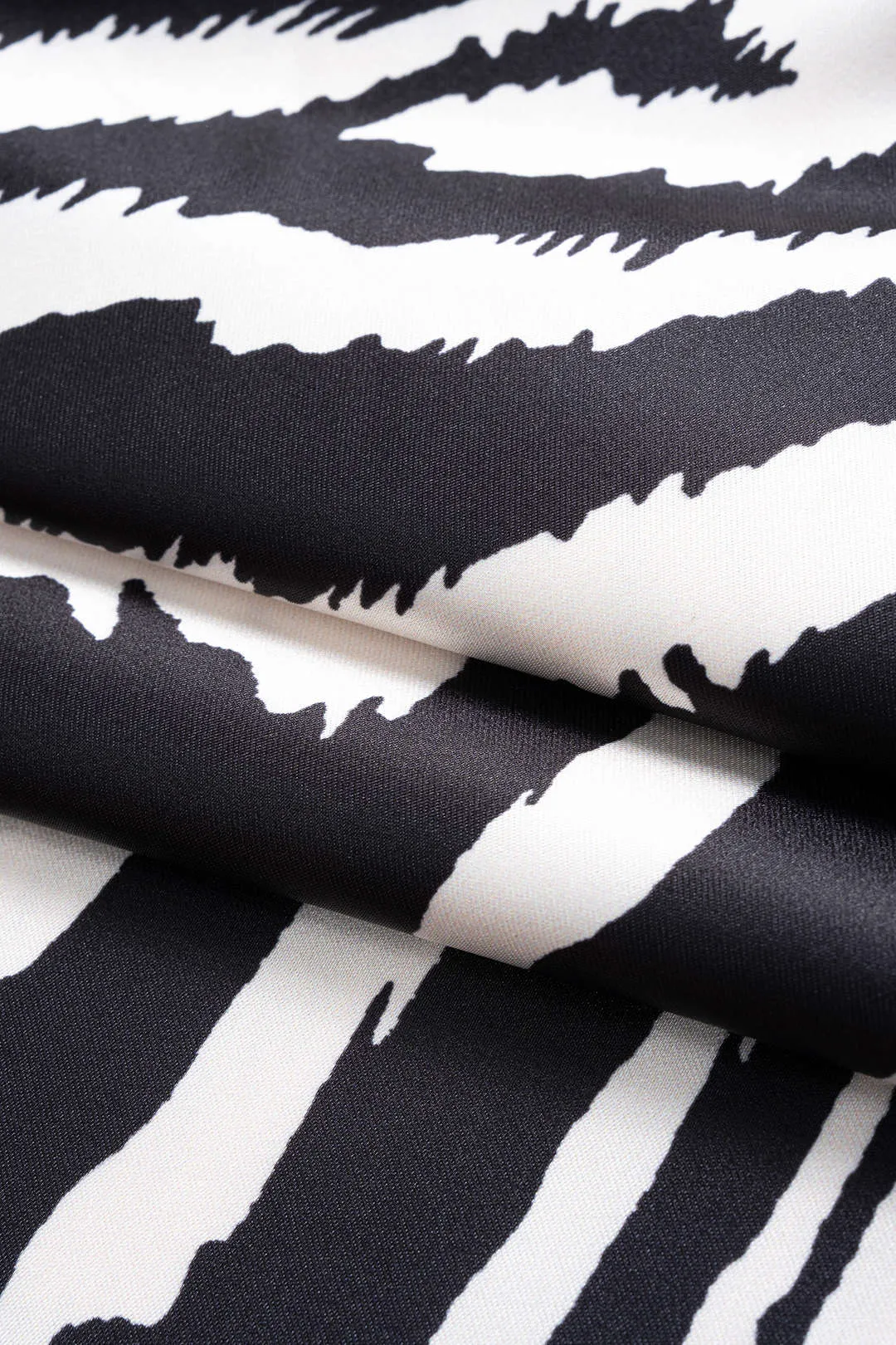 Contrast Abstract Print Satin Ruched Zipper Skirt sold by Micas product image thumbnail 3